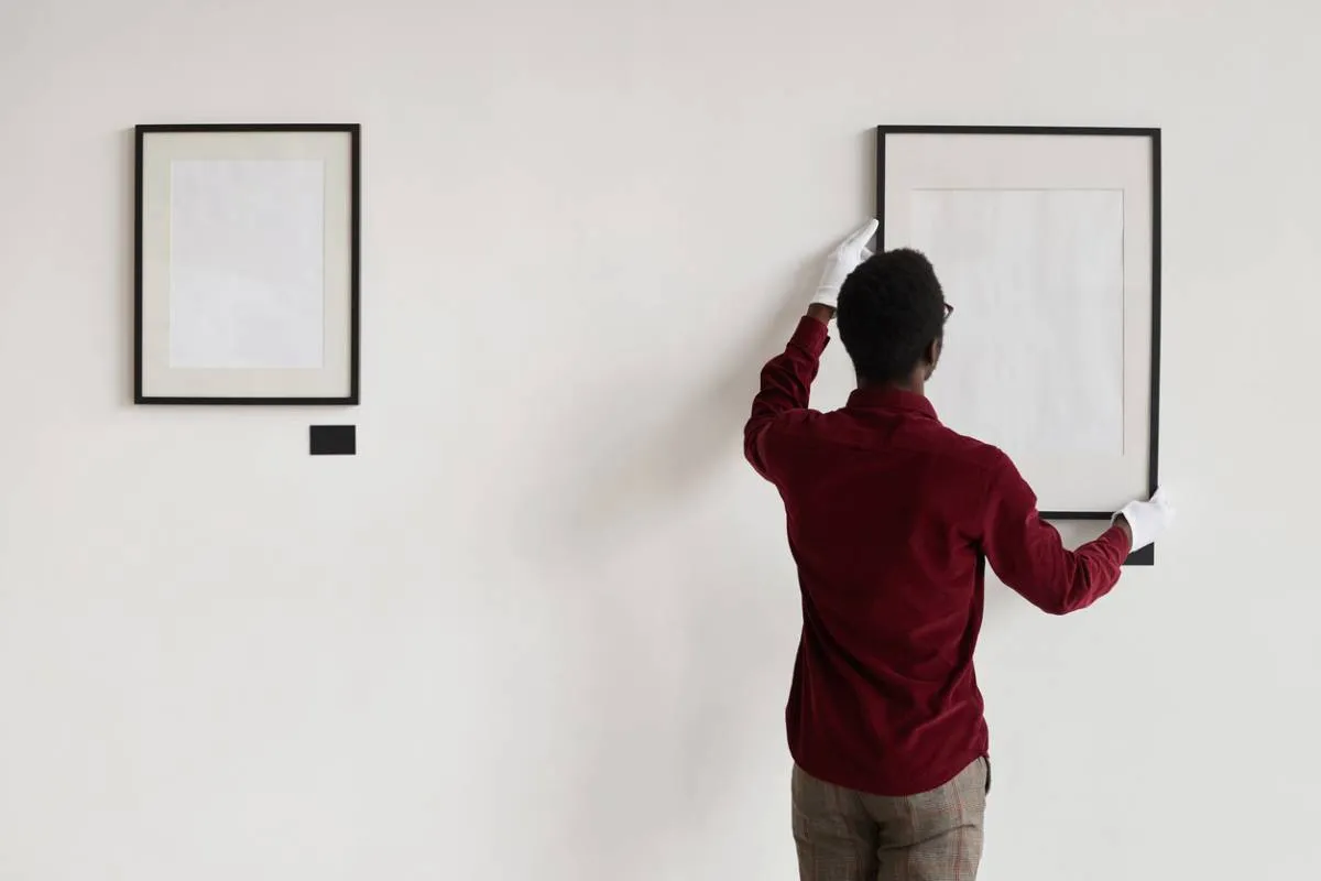Des murs intacts et une décoration changeante grâce aux cimaises