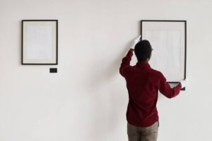 Des murs intacts et une décoration changeante grâce aux cimaises