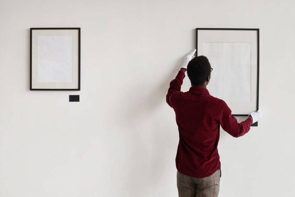 Des murs intacts et une décoration changeante grâce aux cimaises