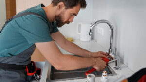 déboucher un évier