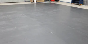 Sol PVC clipsable : quelle résistance face aux charges, aux machines et aux usages techniques ?